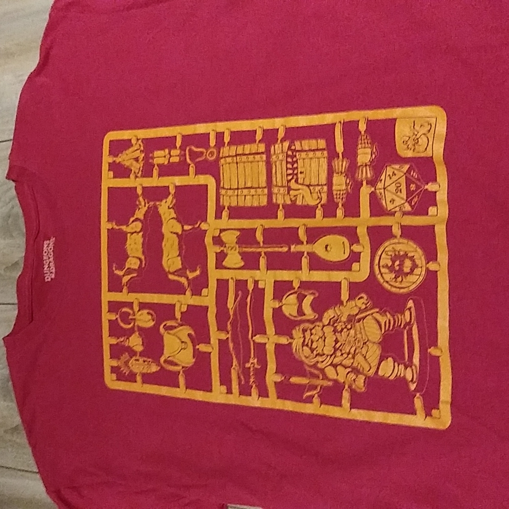 Large red Dungeons & dragons t-shirt